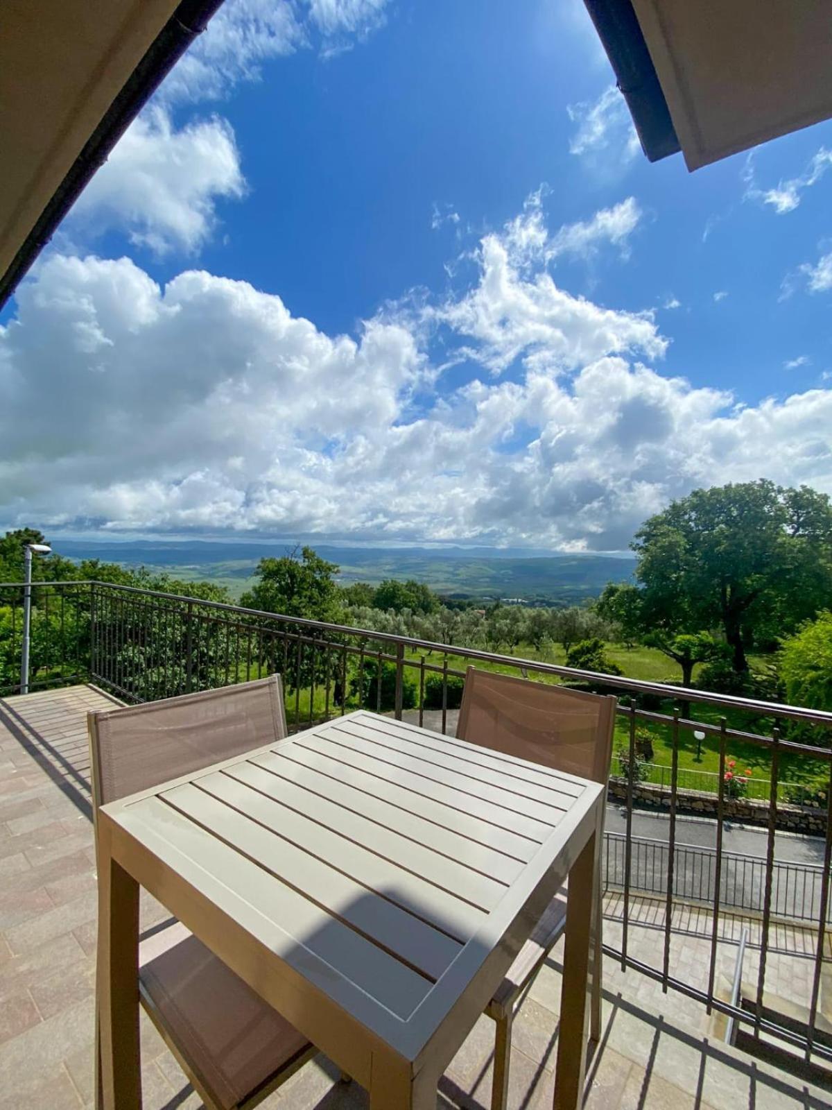 Casa Vacanze La Pineta Montalcino Kültér fotó